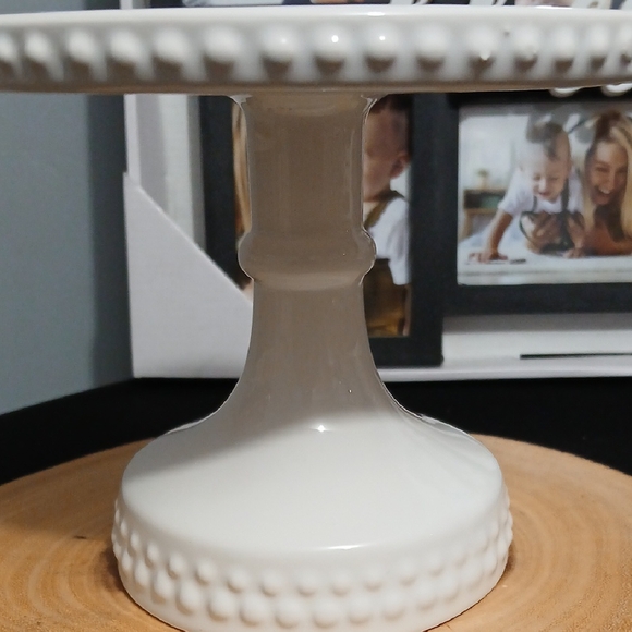 New!! White Ceramic Cake Stand with Beaded Edge / Base NWT - Picture 3 of 8